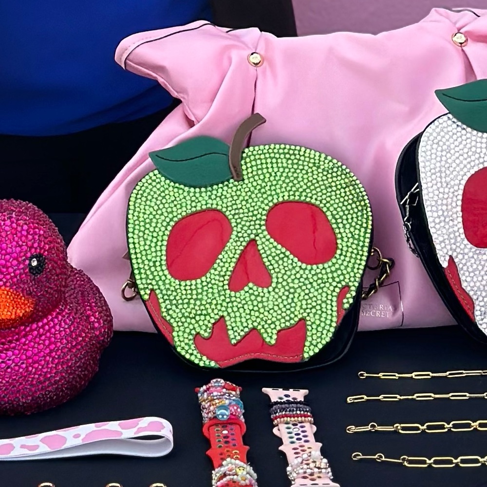 POISONED APPLE PURSE -SMALL - Picture 4 of 7